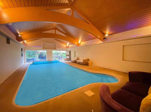 Coach House Villa Woking Buitenkant foto