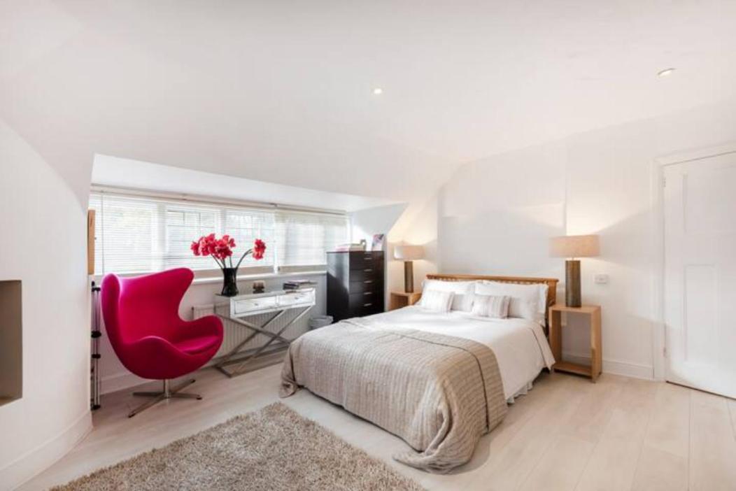 Coach House Villa Woking Buitenkant foto