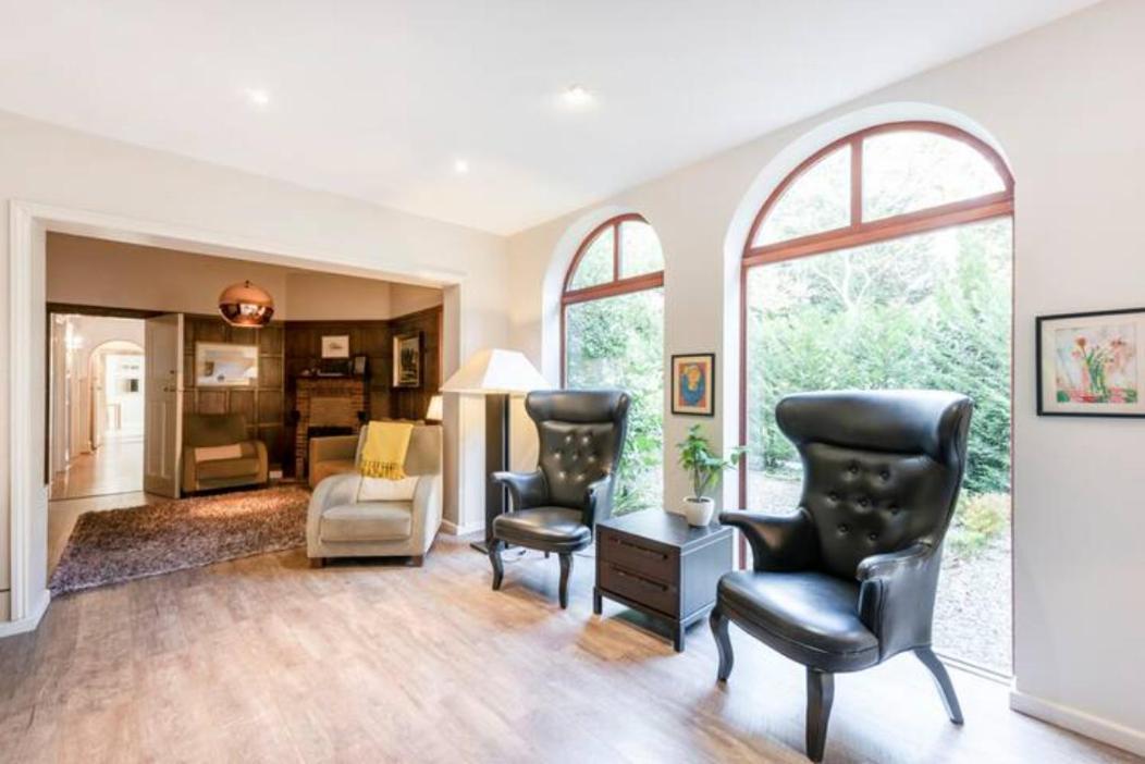 Coach House Villa Woking Buitenkant foto