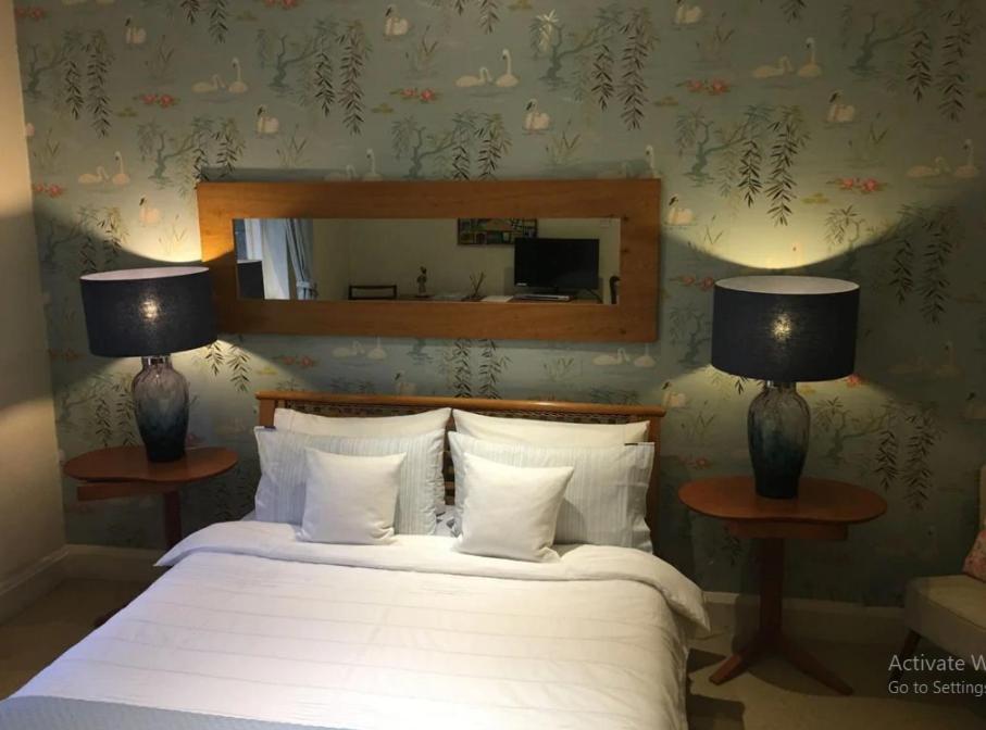 Coach House Villa Woking Buitenkant foto