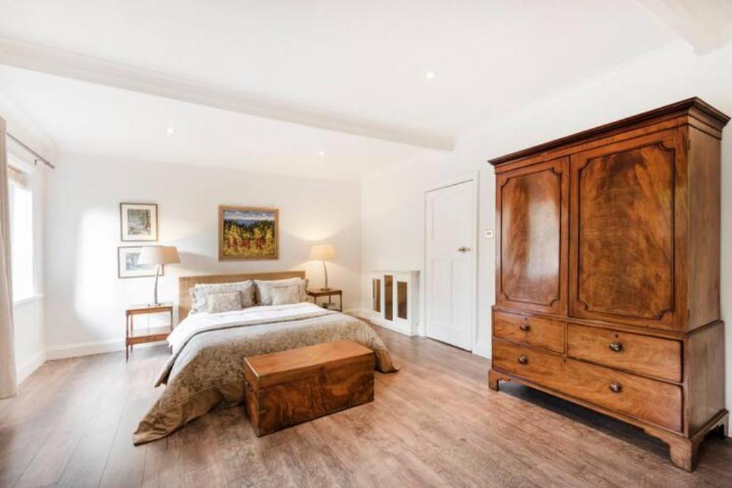 Coach House Villa Woking Buitenkant foto