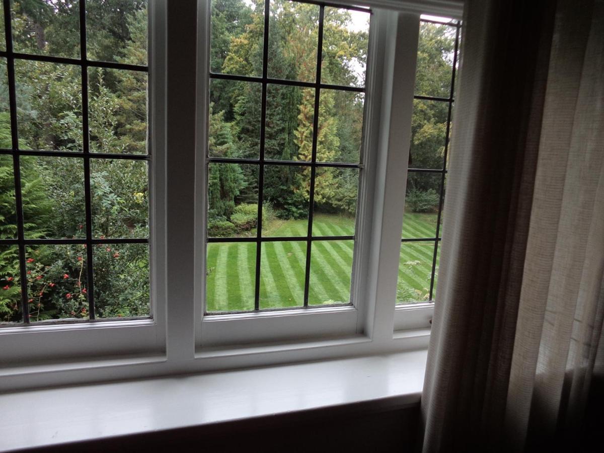 Coach House Villa Woking Buitenkant foto