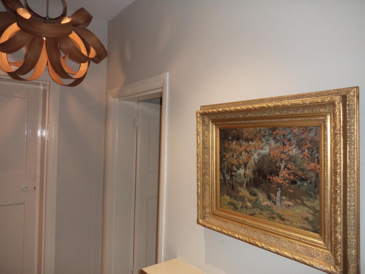 Coach House Villa Woking Buitenkant foto