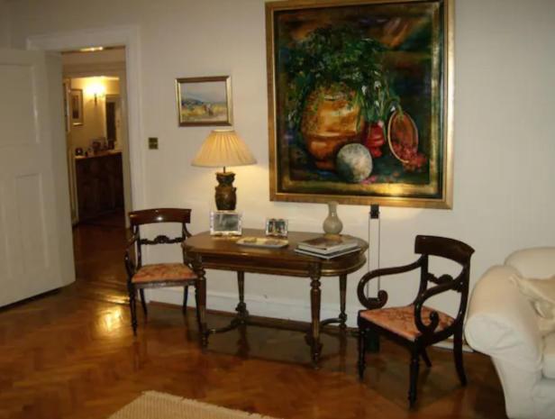 Coach House Villa Woking Buitenkant foto