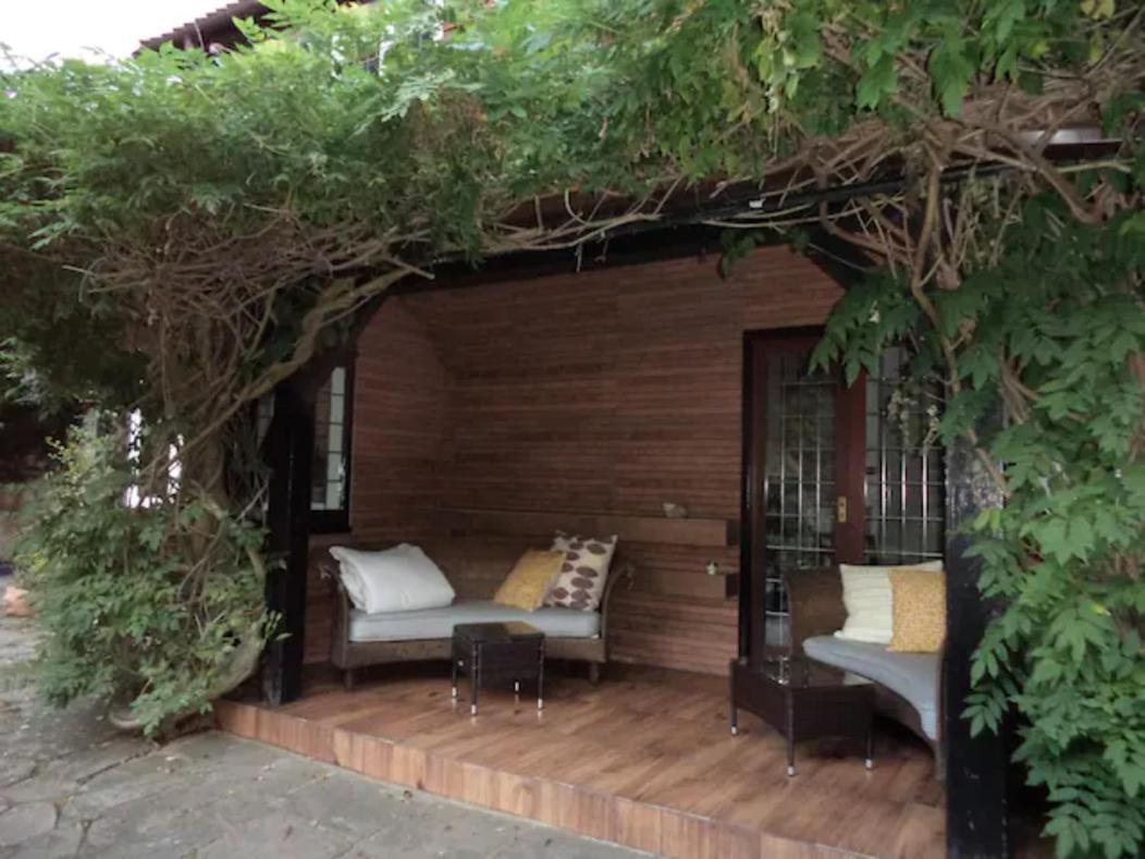 Coach House Villa Woking Buitenkant foto