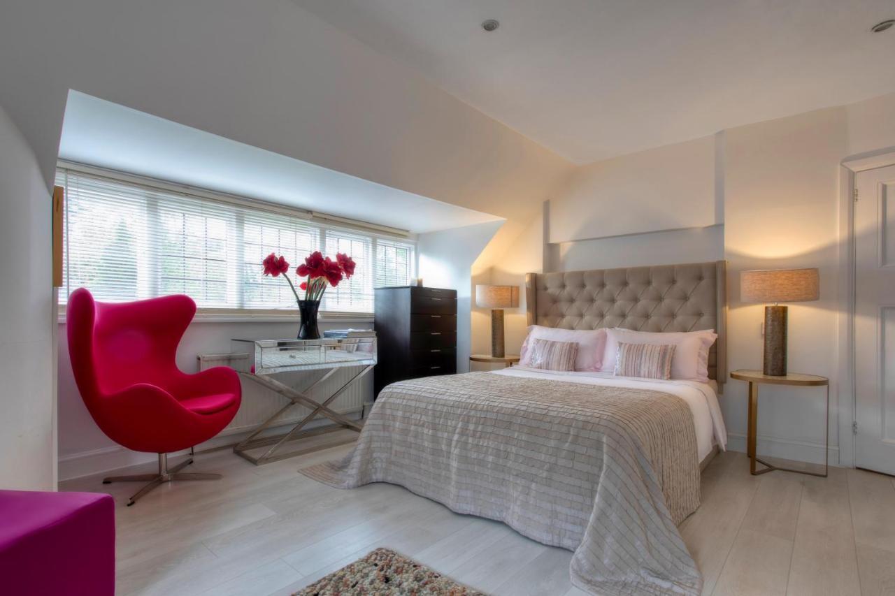 Coach House Villa Woking Buitenkant foto
